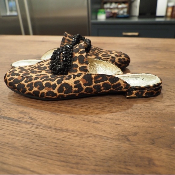 Adrianna Papell sz 7 leopard print mule flats w/ buckle of beads - Picture 9 of 13